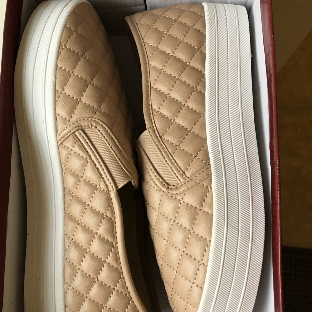 Brand new platform shoe